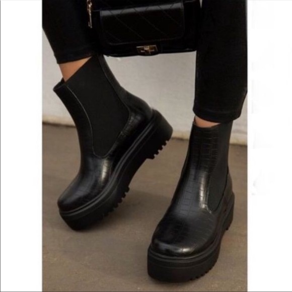 Black Croc Embossed Chelsea Boot - Picture 5 of 5